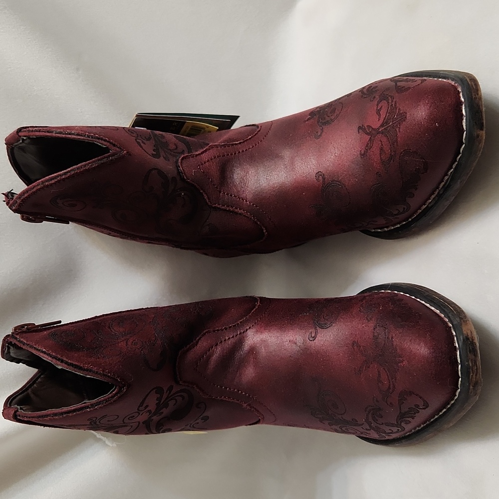 Roper Vintage Red Faux Leather Laser Shorty Western  Ankle Booties (W Size 7)